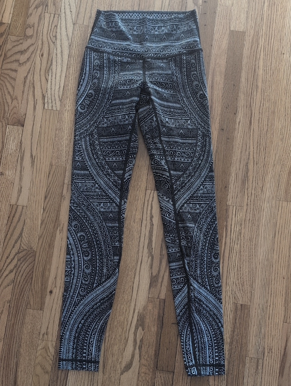 Lululemon Train Times High Rise Tight 25" Paisley Texture Black Gray Size 4 W5AQ